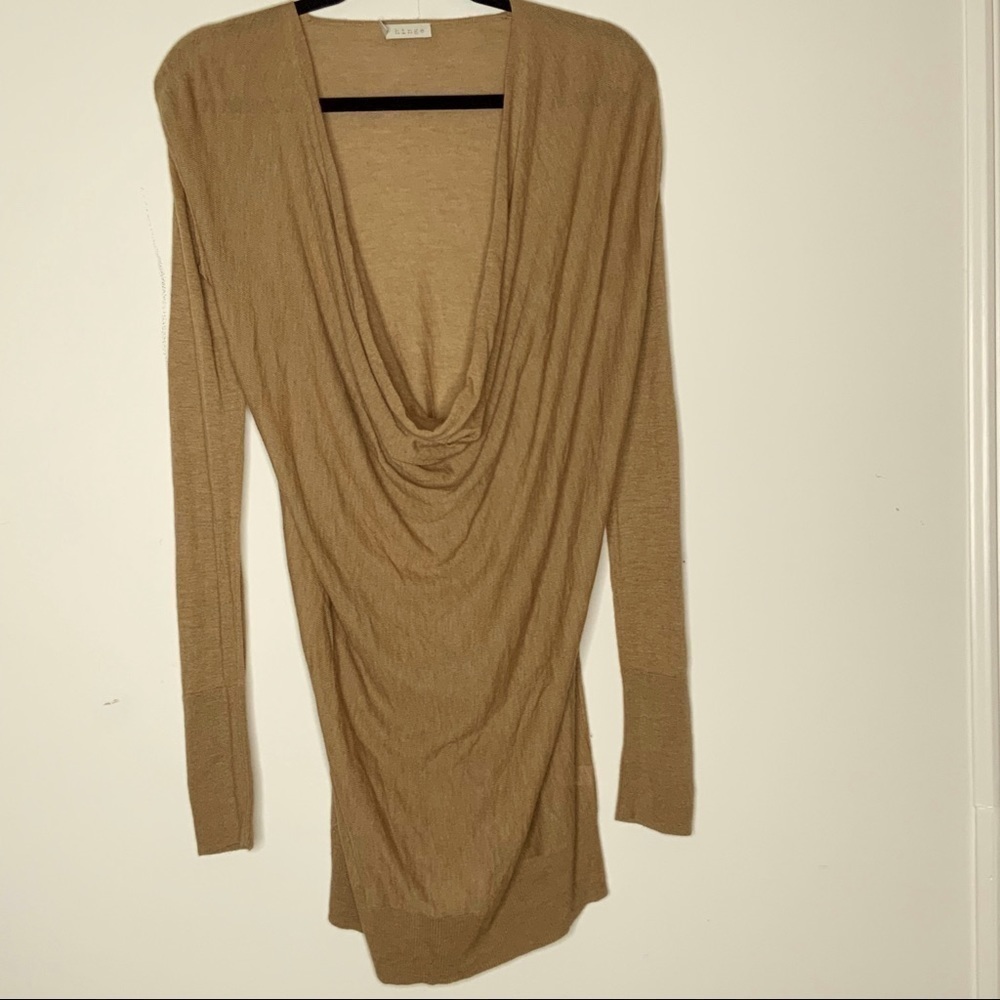 𝅺hinge extra long light weight sweater. Size XS